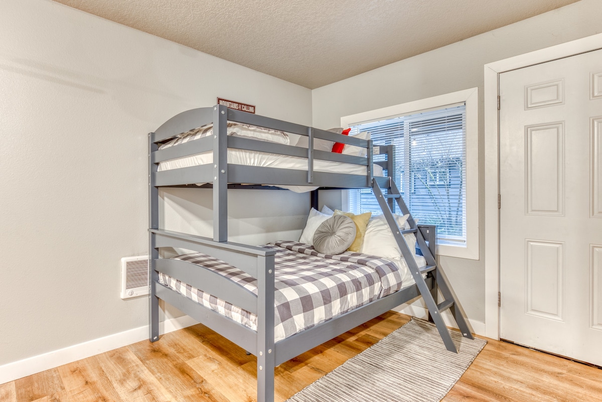 Vintage Charm at Mt Air Base of Hood - Unit 4 — photo 2