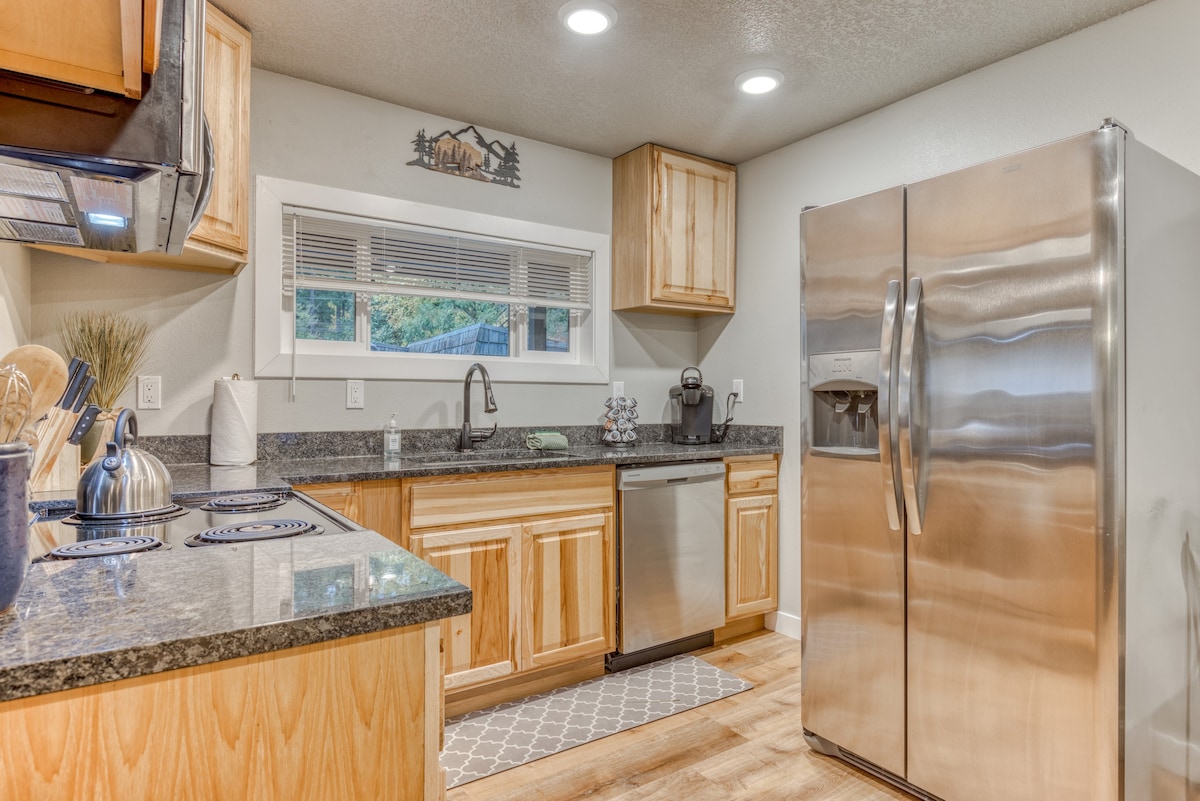 Vintage Charm at Mt Air Base of Hood - Unit 4 — photo 3