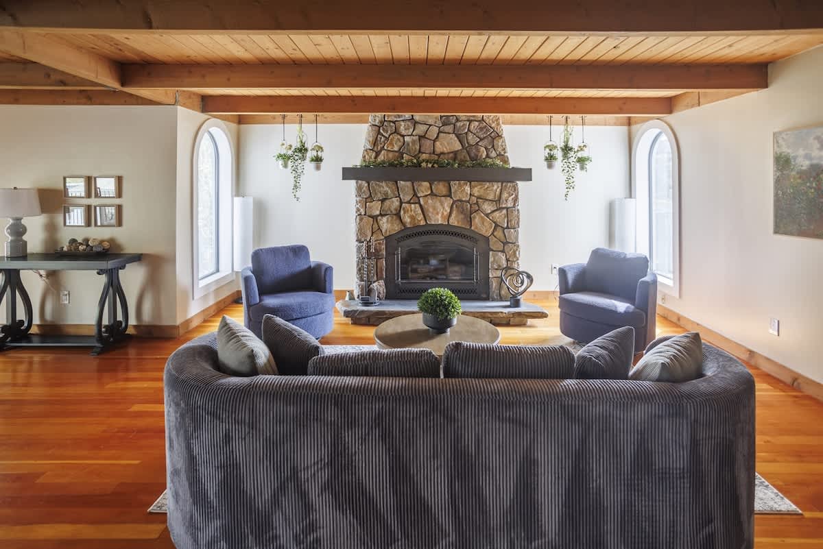 Vintage Terrace: Historic Charm Group-Ready HotTub — photo 2