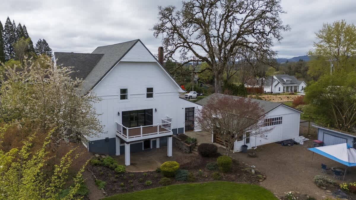 Vintage Terrace: Historic Charm Group-Ready HotTub — photo 5