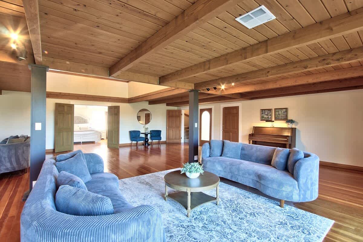 Vintage Terrace Spacious Historic Getaway Hot Tub — photo 2