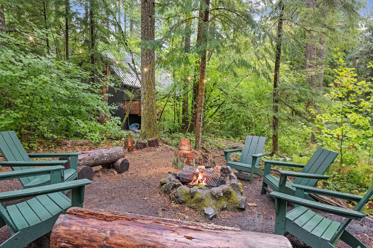  ZigZag Basecamp: Indoor Hot Tub, Forest Views, photo 5 of 38