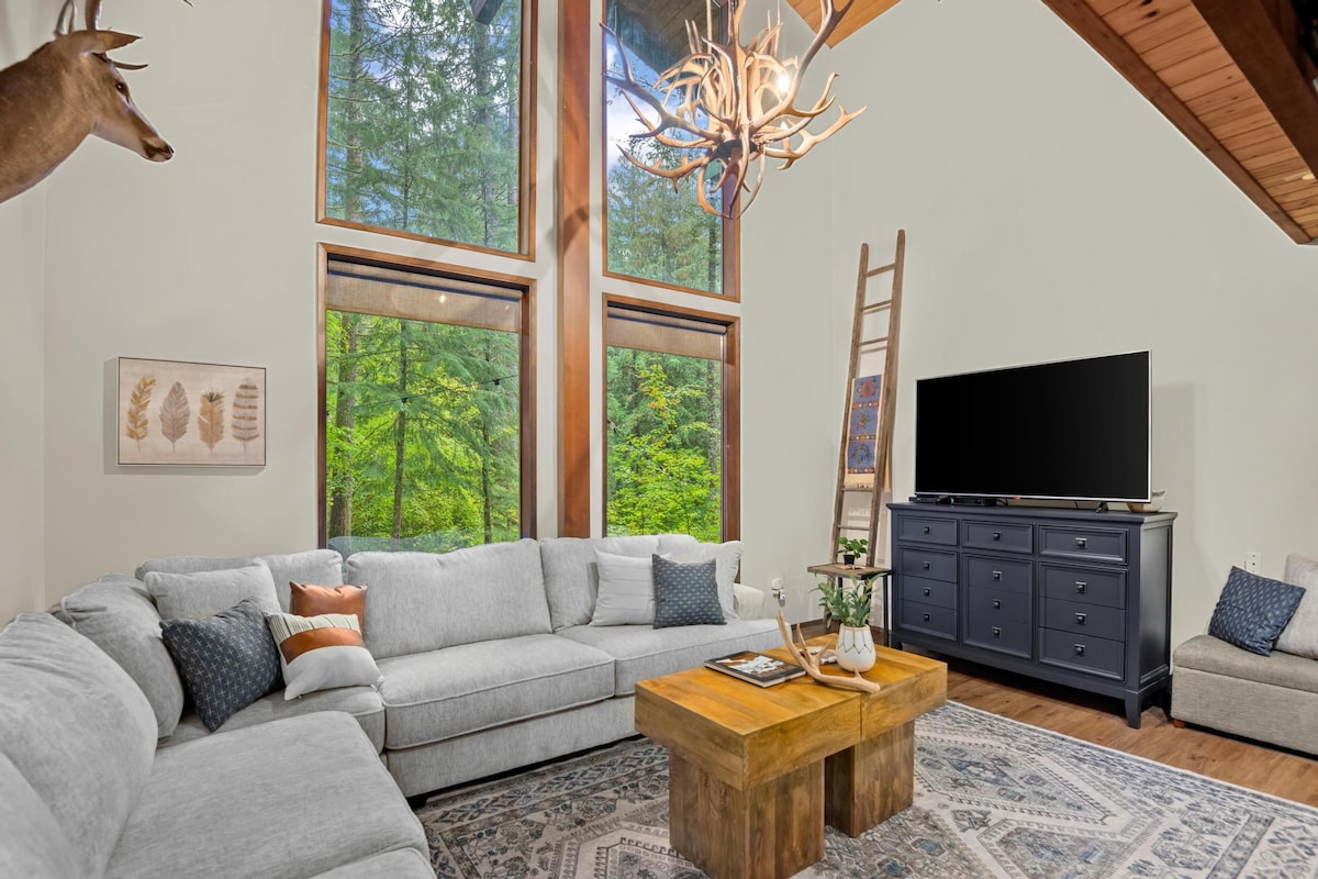  ZigZag Basecamp: Hot Tub & Forest Views — photo 2