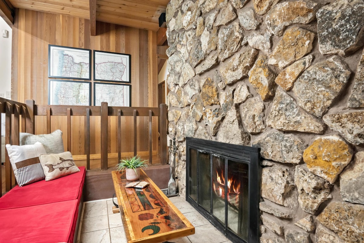  ZigZag Basecamp: Indoor Hot Tub, Forest Views, photo 7 of 38