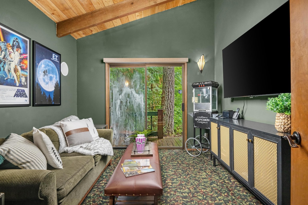  ZigZag Basecamp: Indoor Hot Tub, Forest Views, photo 10 of 38