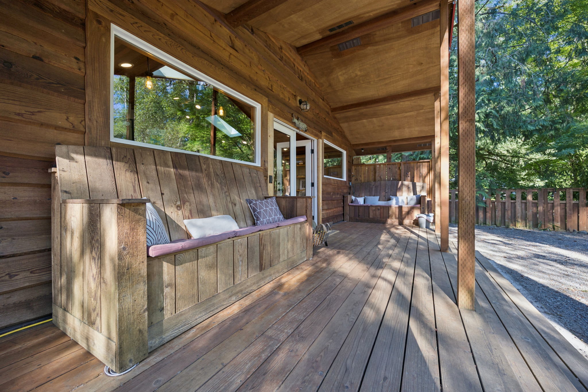 Howard's Hideaway Riverfront Pet Friendly Cabin , photo 23 of 76
