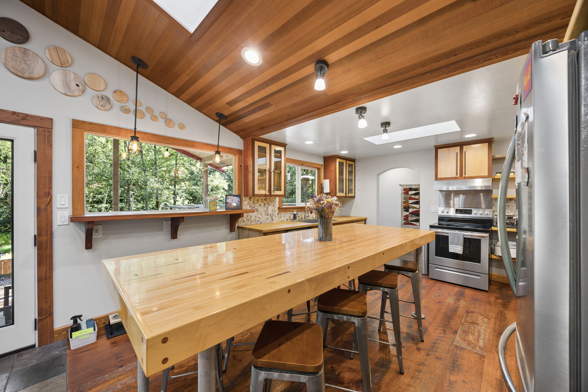 Howard's Hideaway Riverfront Pet Friendly Cabin , photo 19 of 76