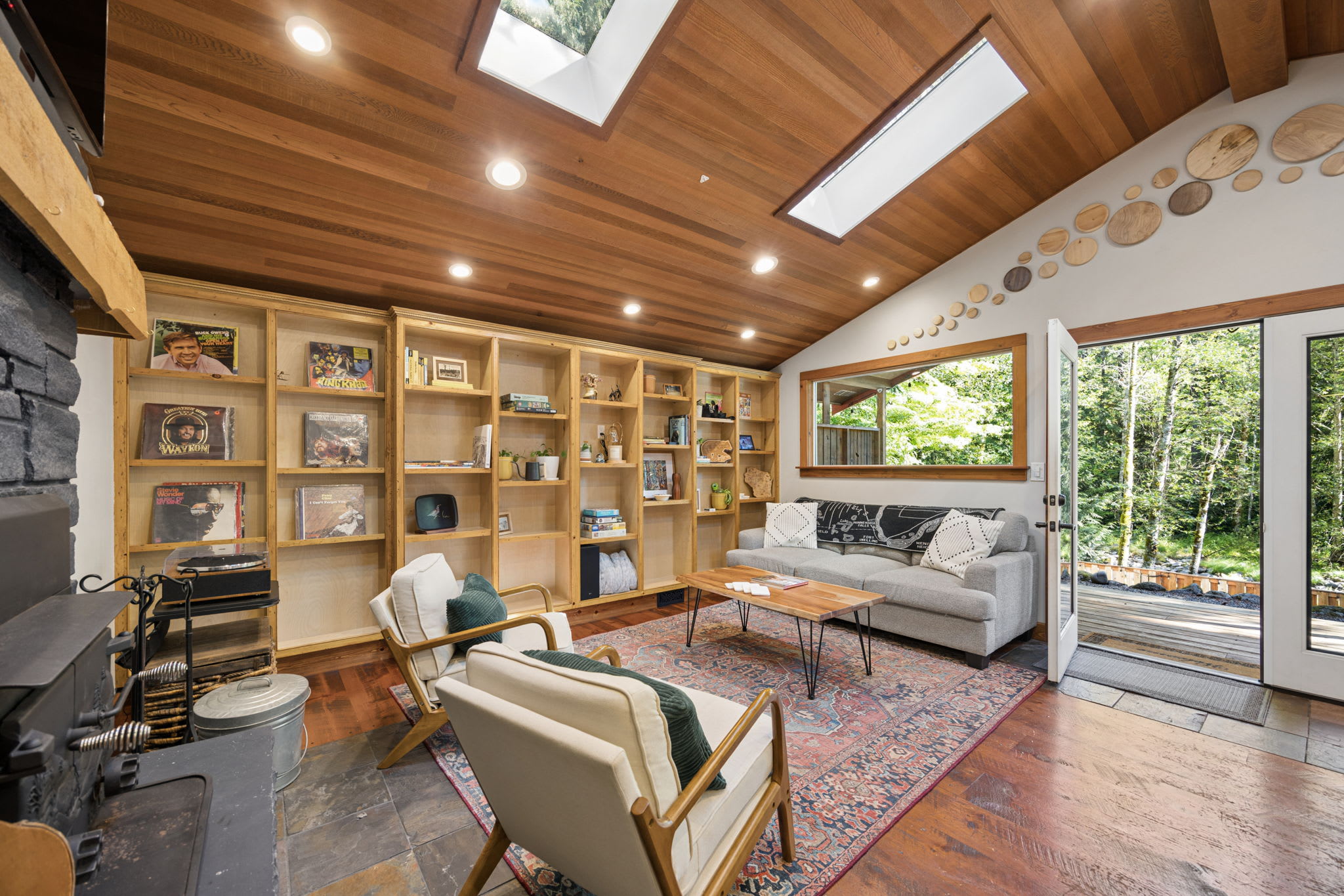 Howard's Hideaway Riverfront Pet Friendly Cabin , photo 14 of 76