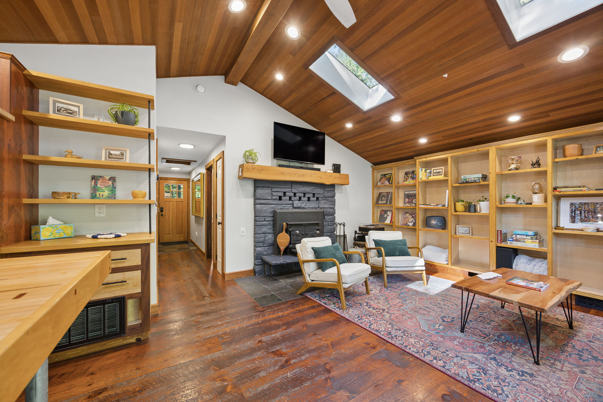 Howard's Hideaway Riverfront Pet Friendly Cabin , photo 10 of 76