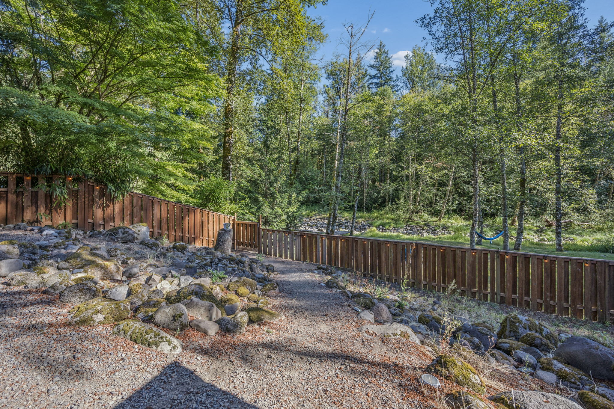 Howard's Hideaway Riverfront Pet Friendly Cabin , photo 27 of 76
