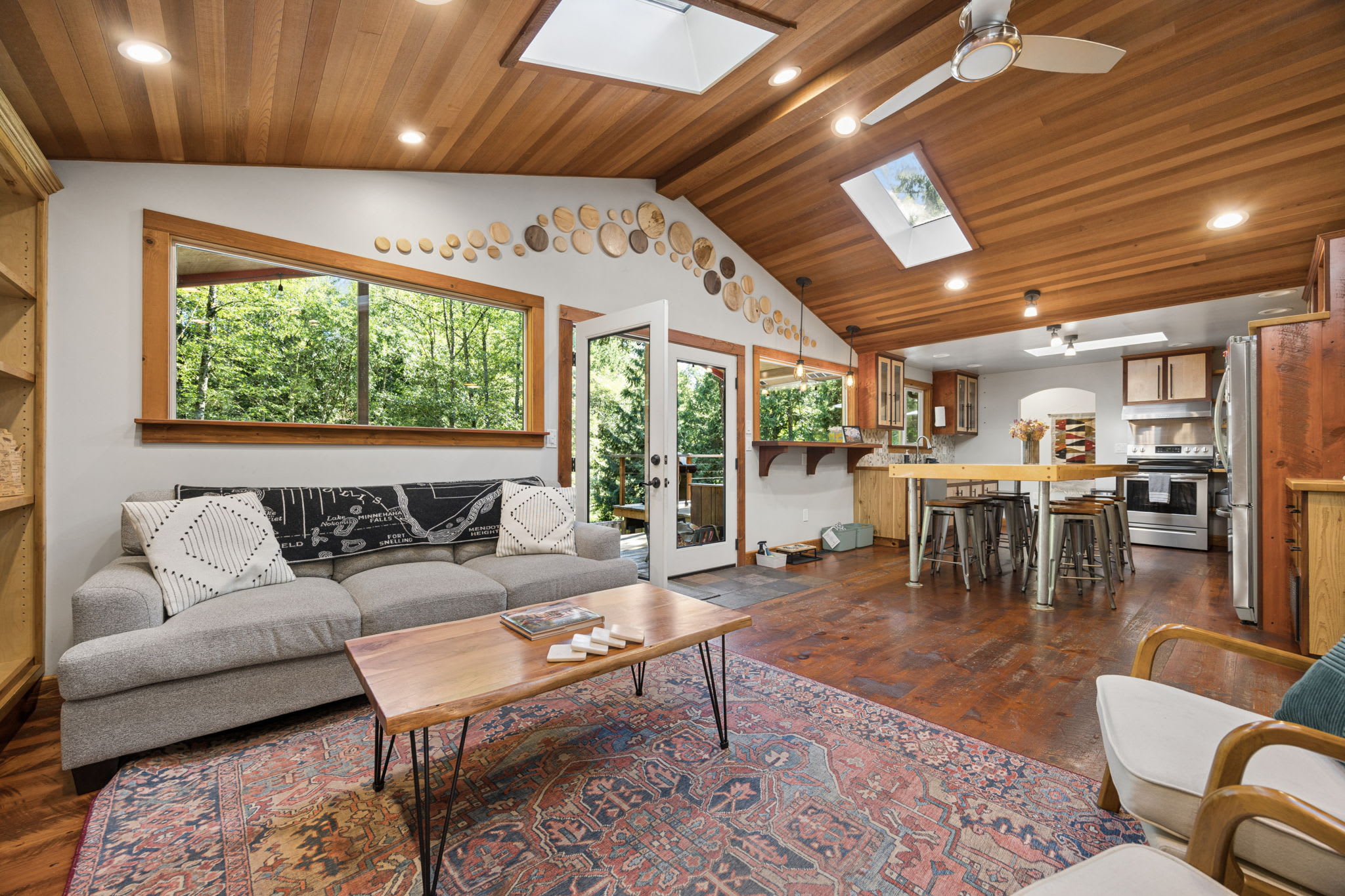 Howard's Hideaway Riverfront Pet Friendly Cabin , photo 15 of 76