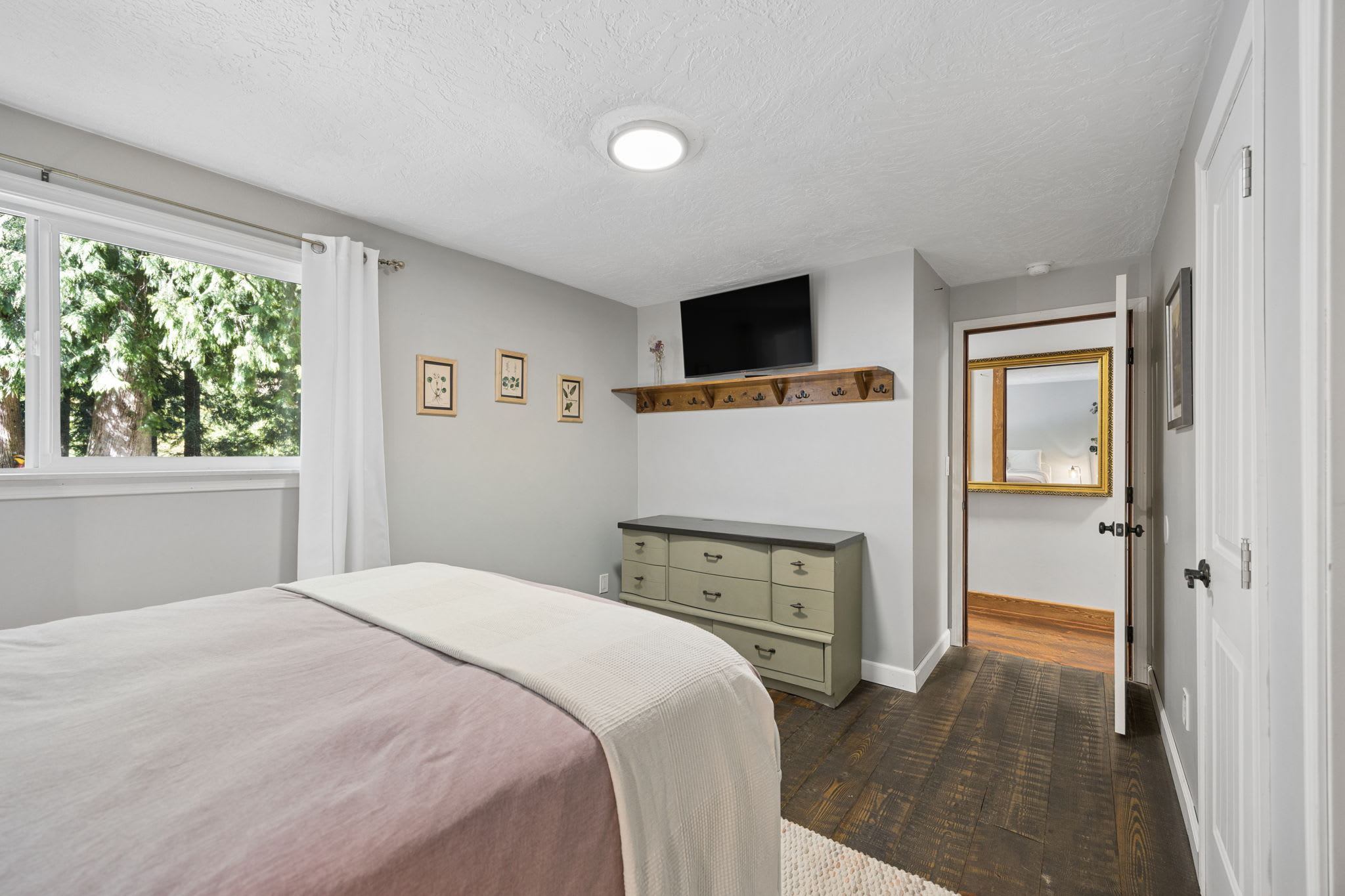 Howard's Hideaway Riverfront Pet Friendly Cabin , photo 48 of 76