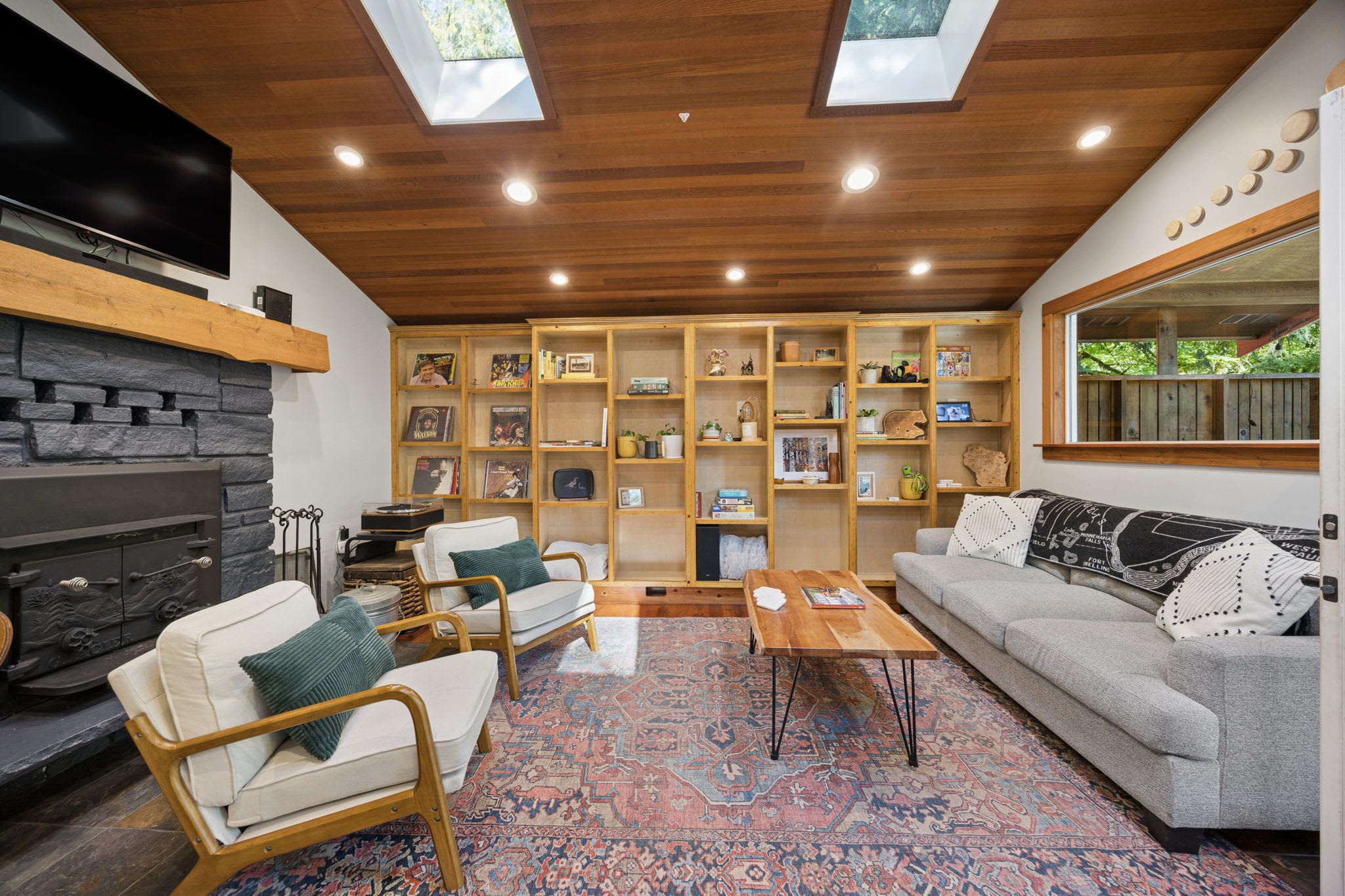 Howard's Hideaway Riverfront Pet Friendly Cabin , photo 11 of 76