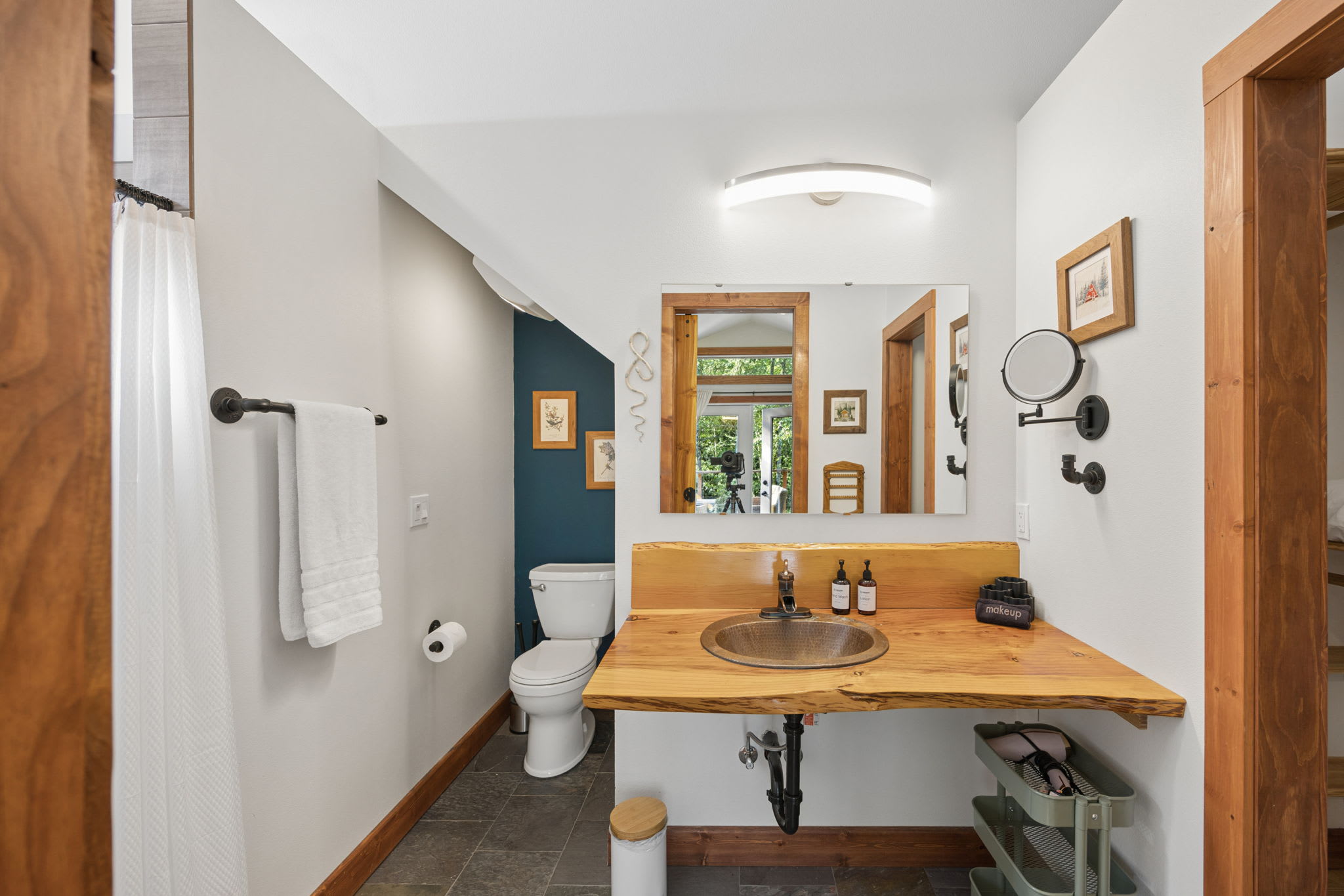 Howard's Hideaway Riverfront Pet Friendly Cabin , photo 40 of 76