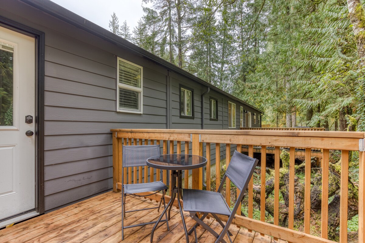 Chic Mt. Hood Retreat, Private Deck - Mt Air 6, photo 15 of 63