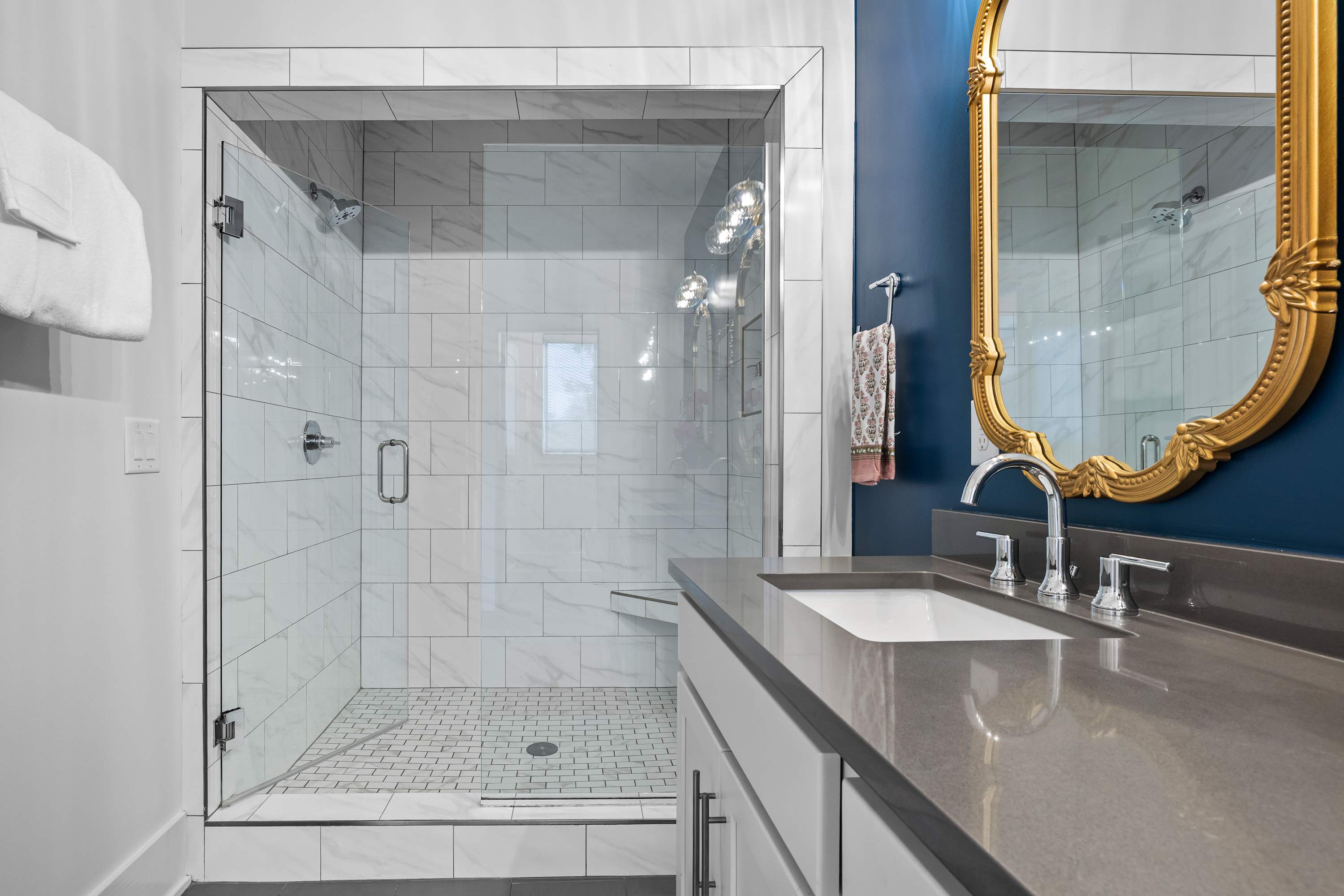 Full Bathroom 1