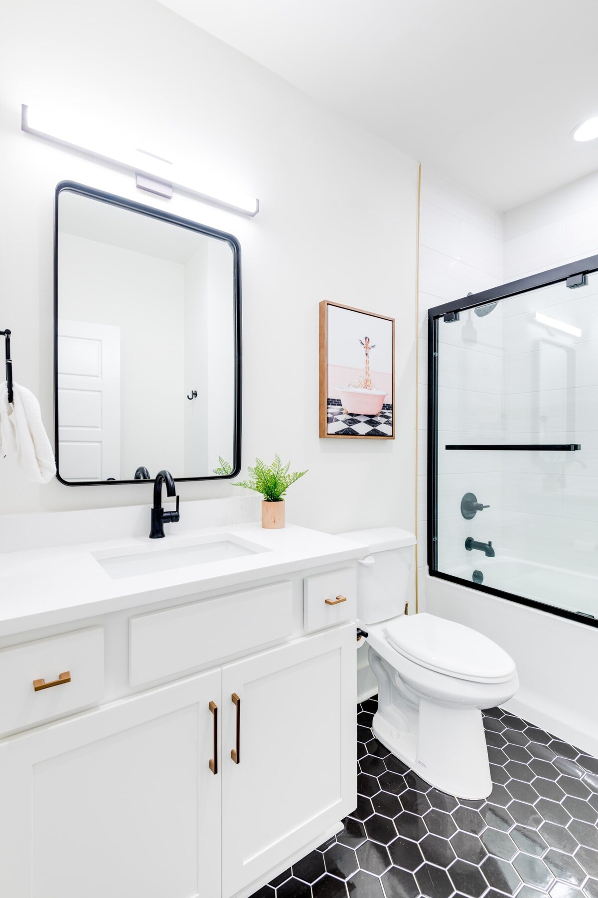 Full Bathroom 2