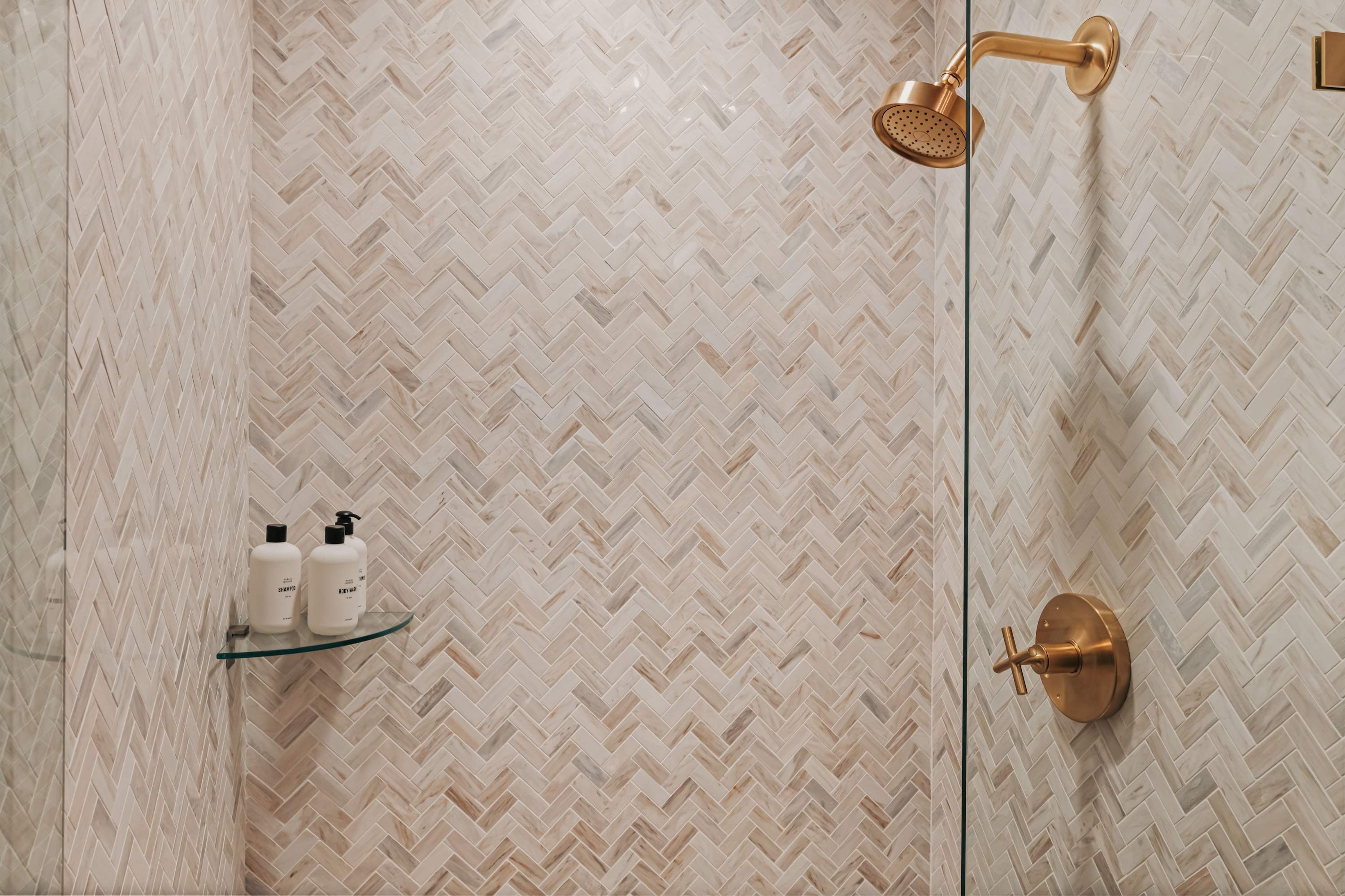 Full Bathroom 4