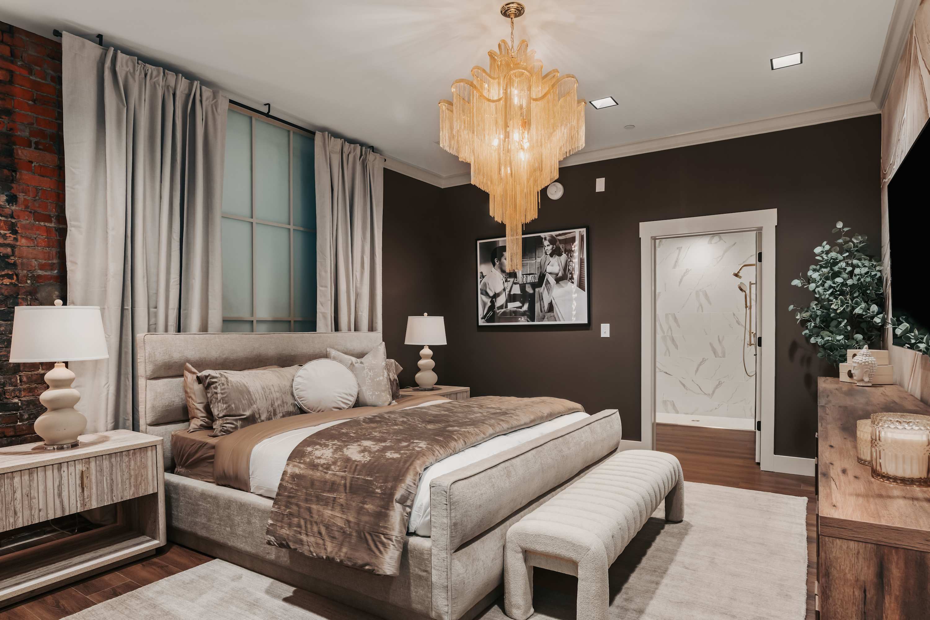 Bellamy Suite | Walkable Luxury to Broadway — photo 3