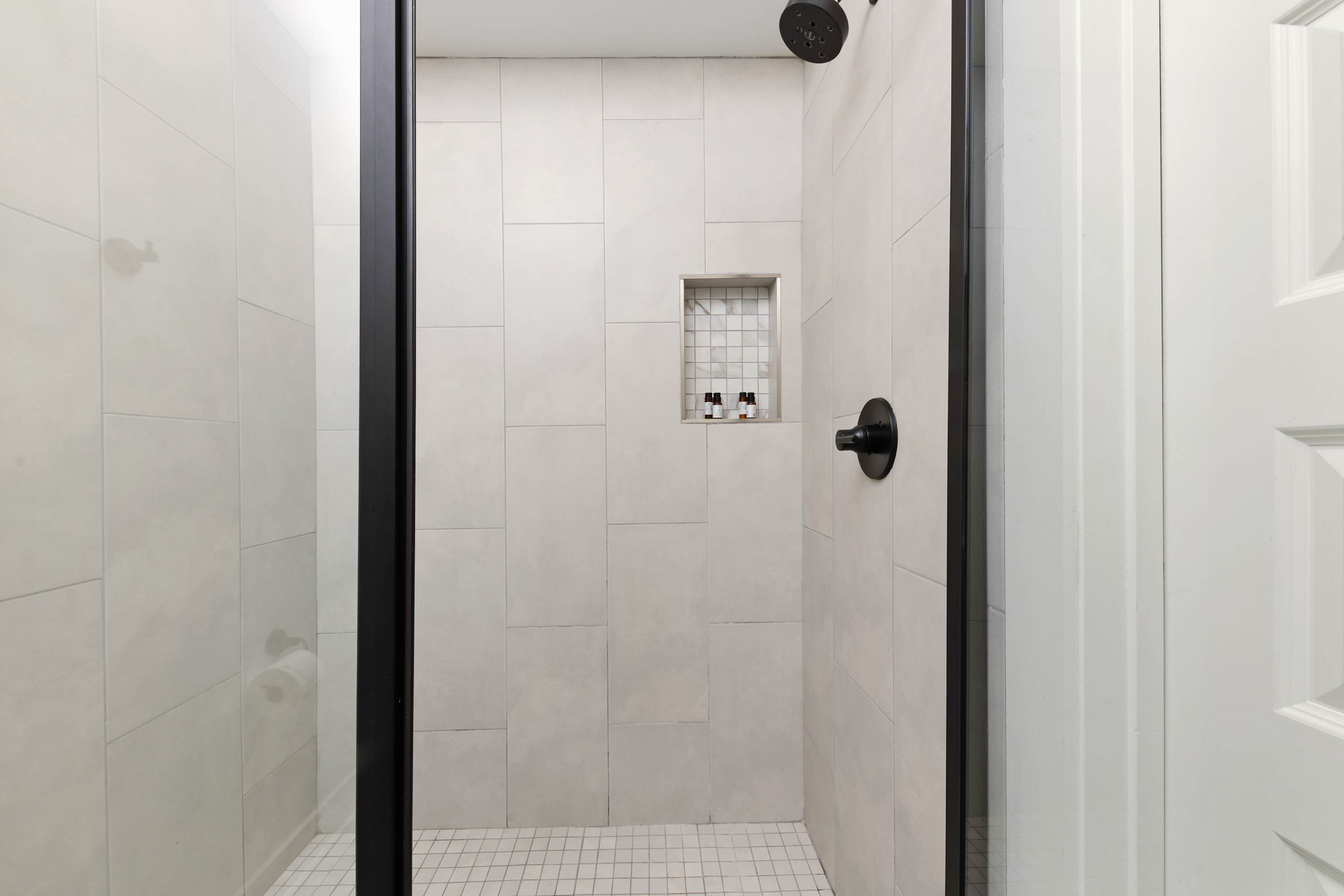 Full Bathroom 2