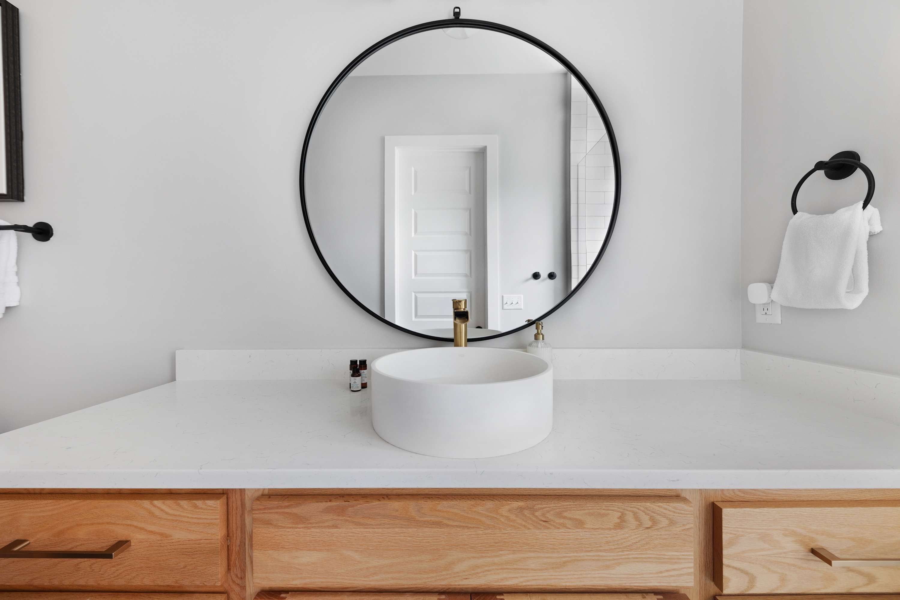 Full Bathroom 1