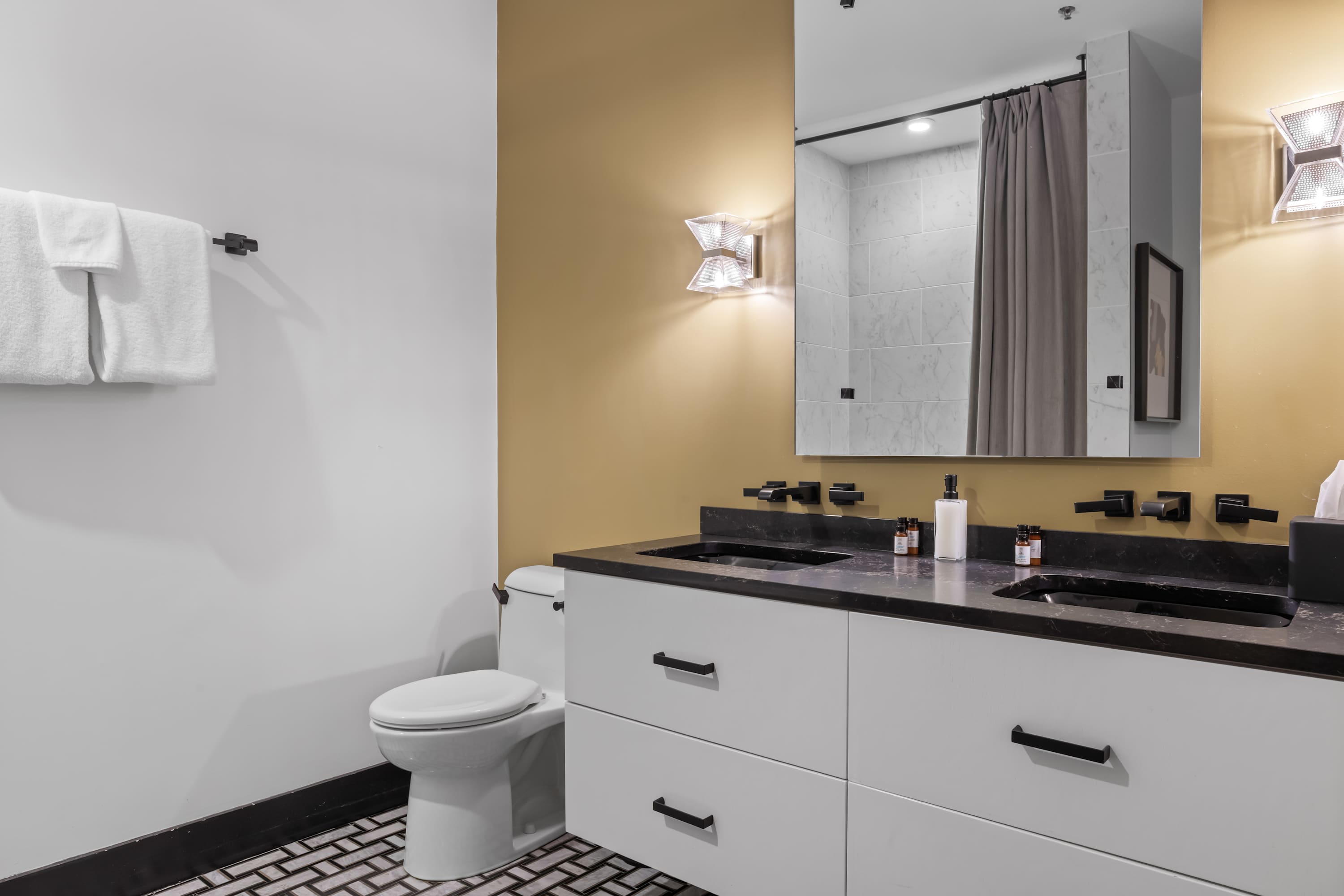 Full Bathroom 2