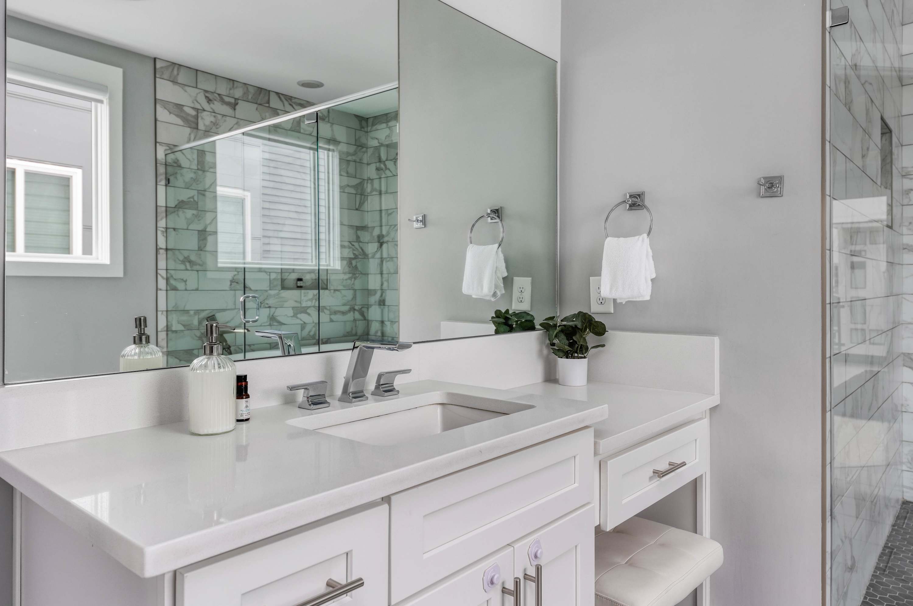 Full Bathroom 2