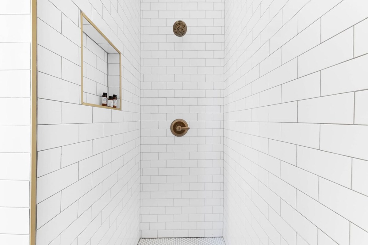 Half Bathroom 4