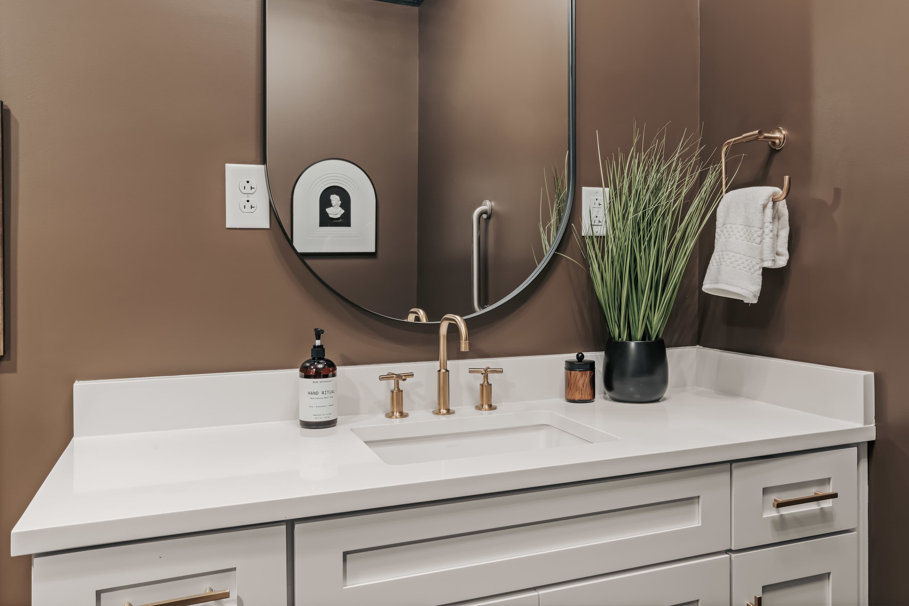 Full Bathroom 1