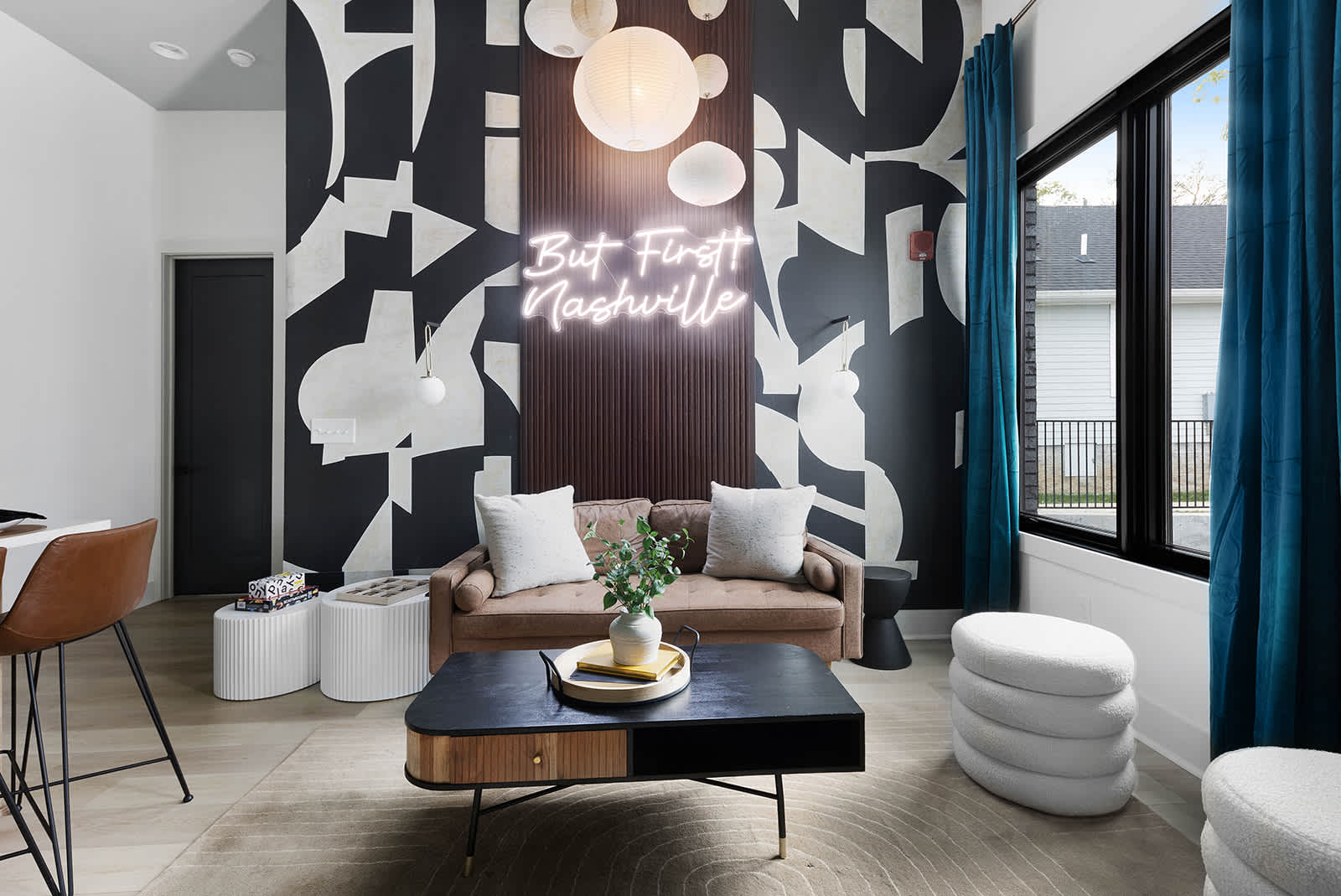 Kays Hideaway - Stylish stay steps to dining