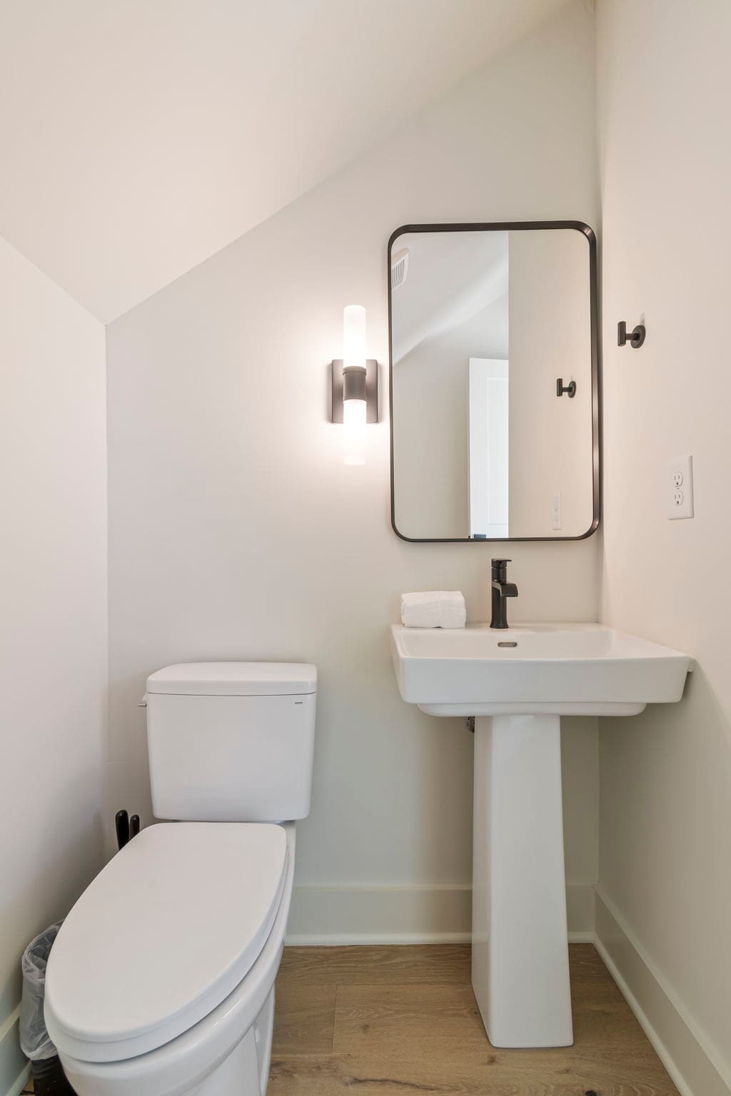 Full Bathroom 3