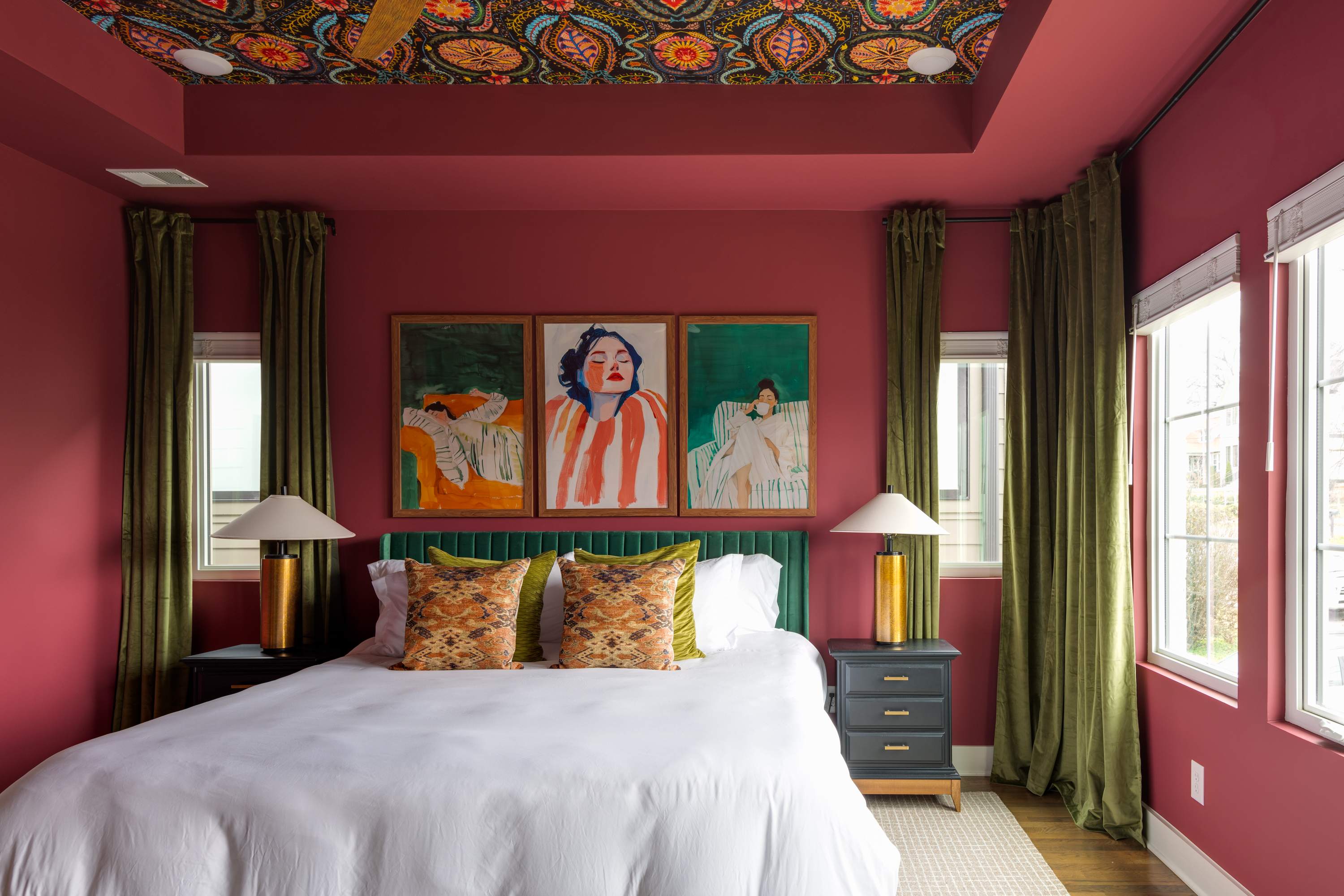 Lyric | Luxury Stay with Rooftop & Firepit — photo 2