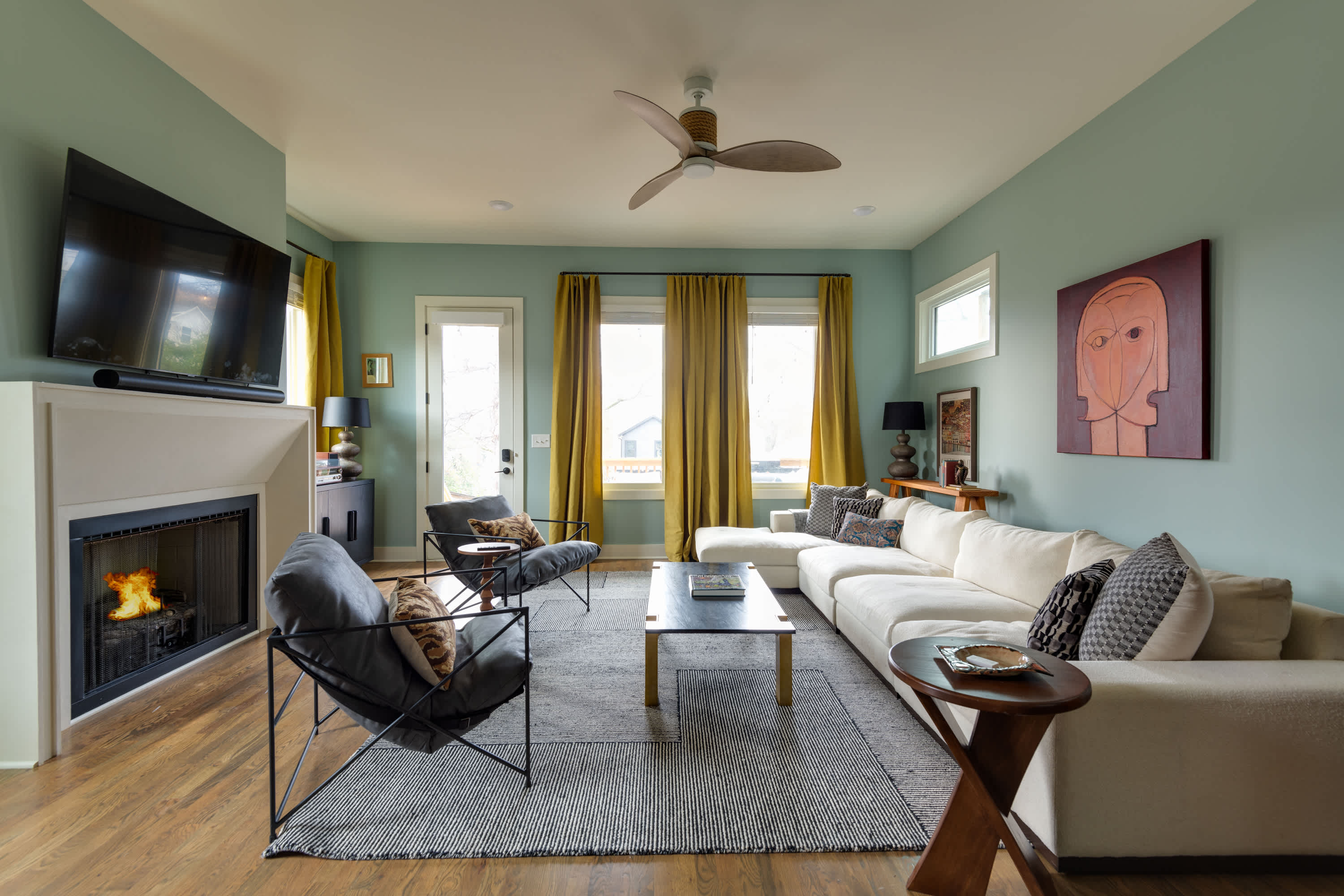 Lyric | Luxury Stay with Rooftop & Firepit