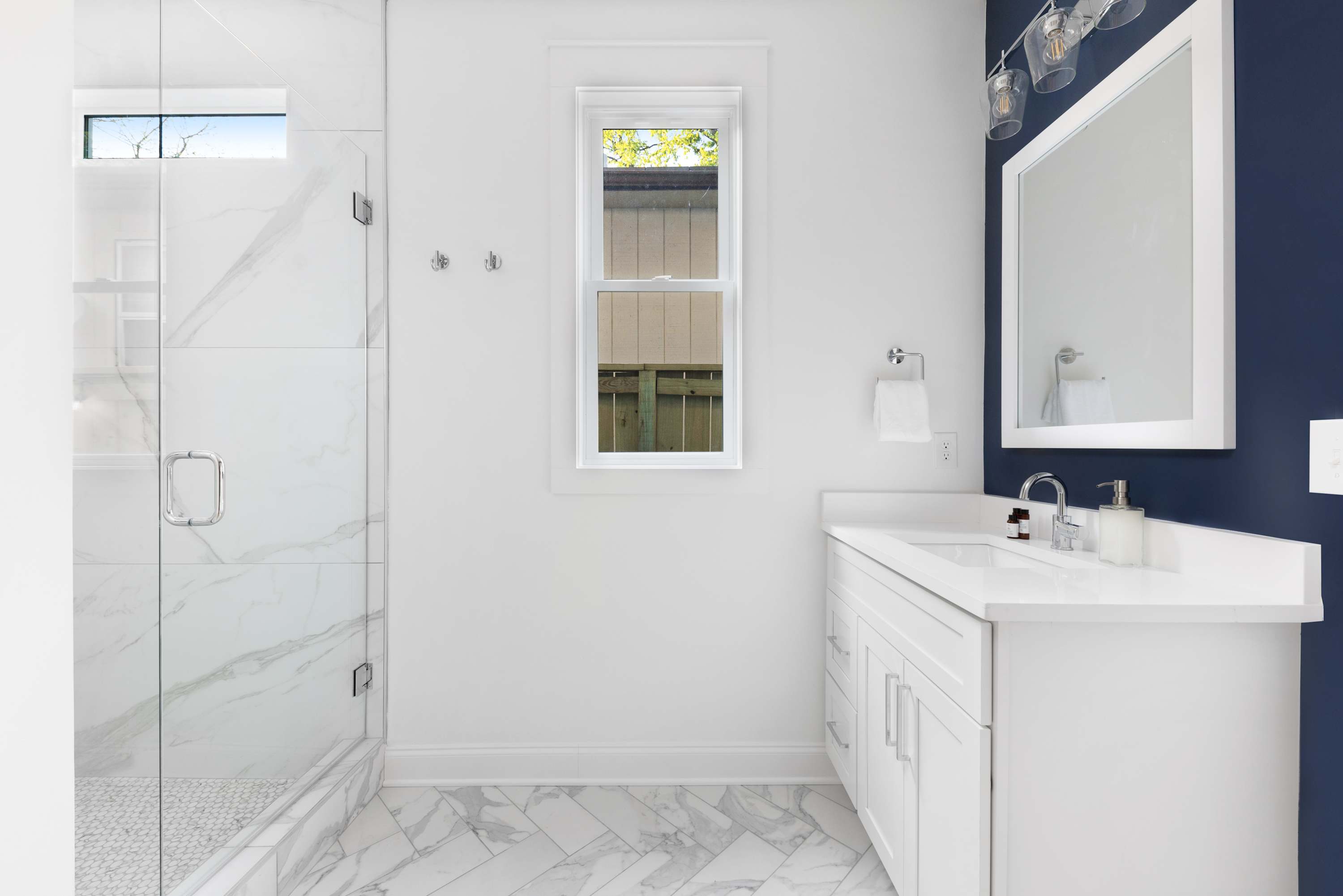 Full Bathroom 2