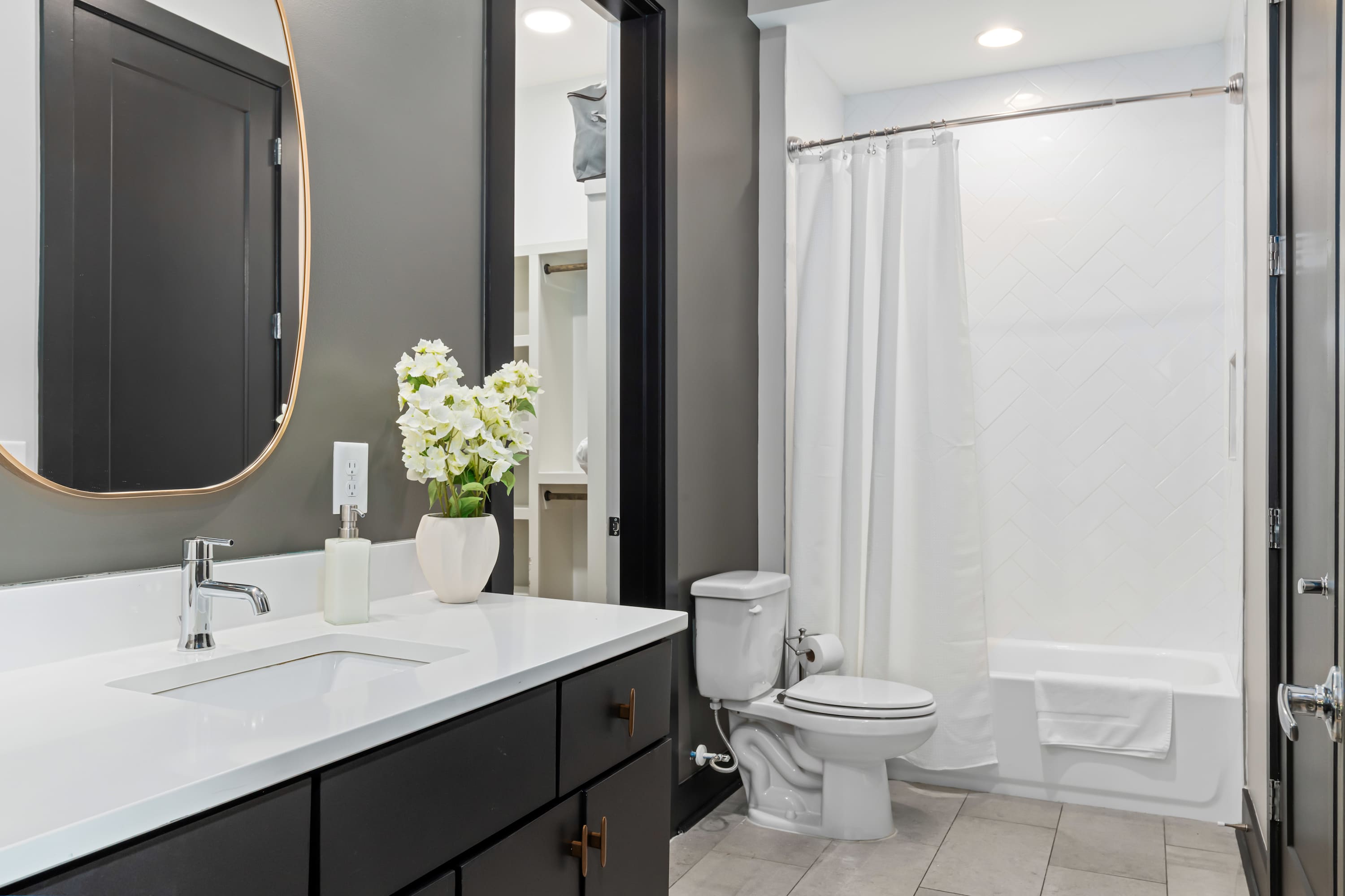 Full Bathroom 2