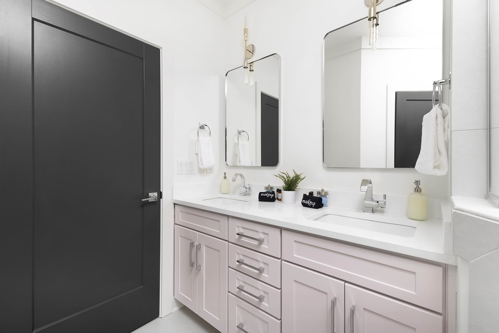 Full Bathroom 4 - Unit A