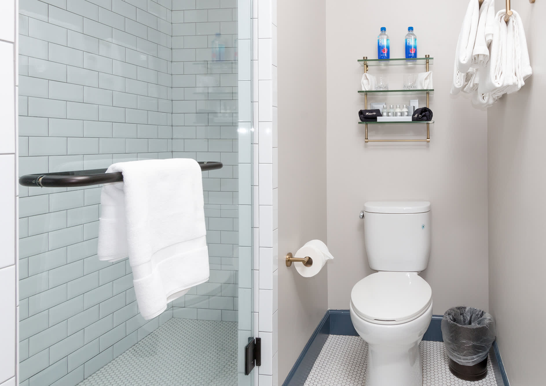 Full bathroom 1