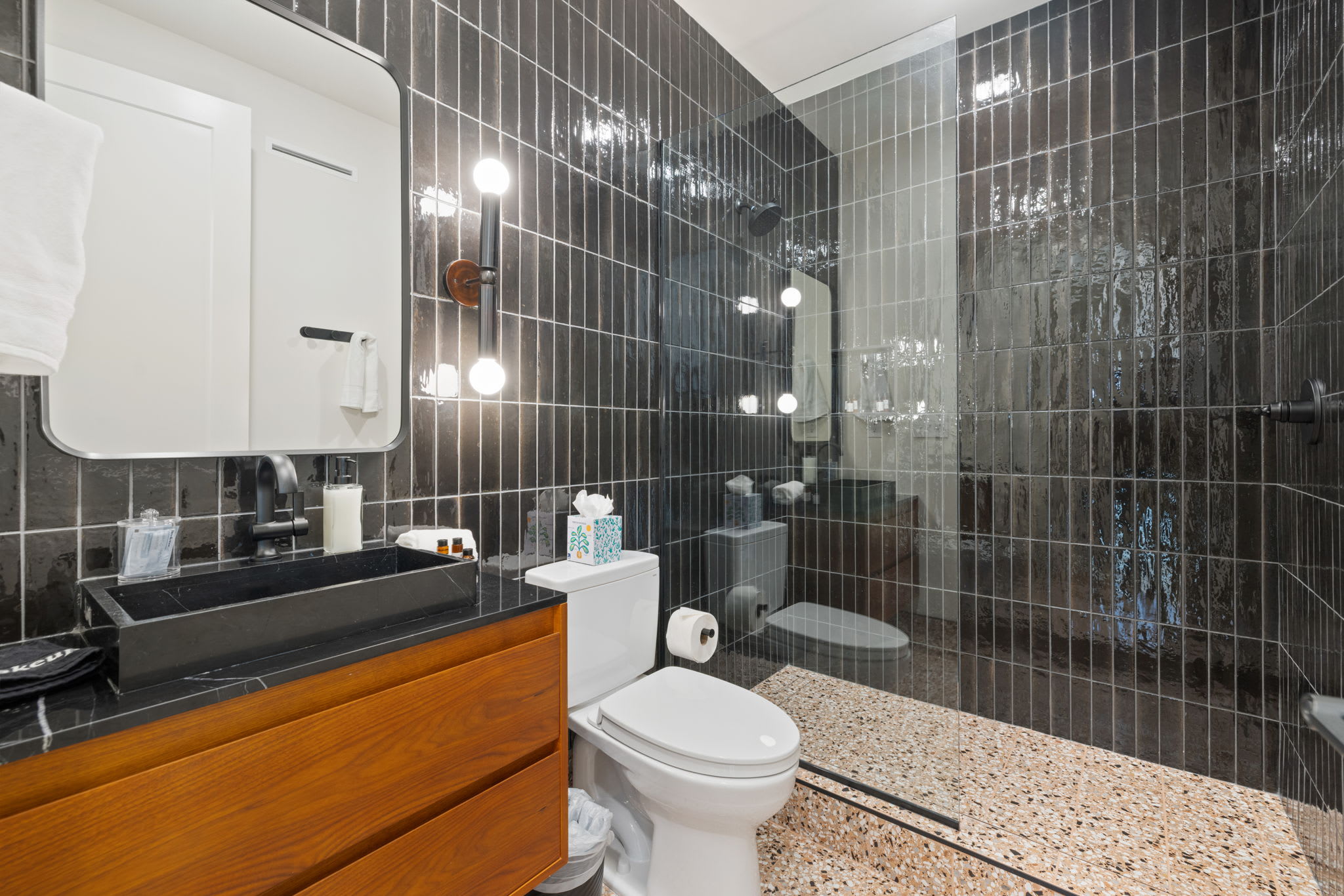 Full Bathroom 2