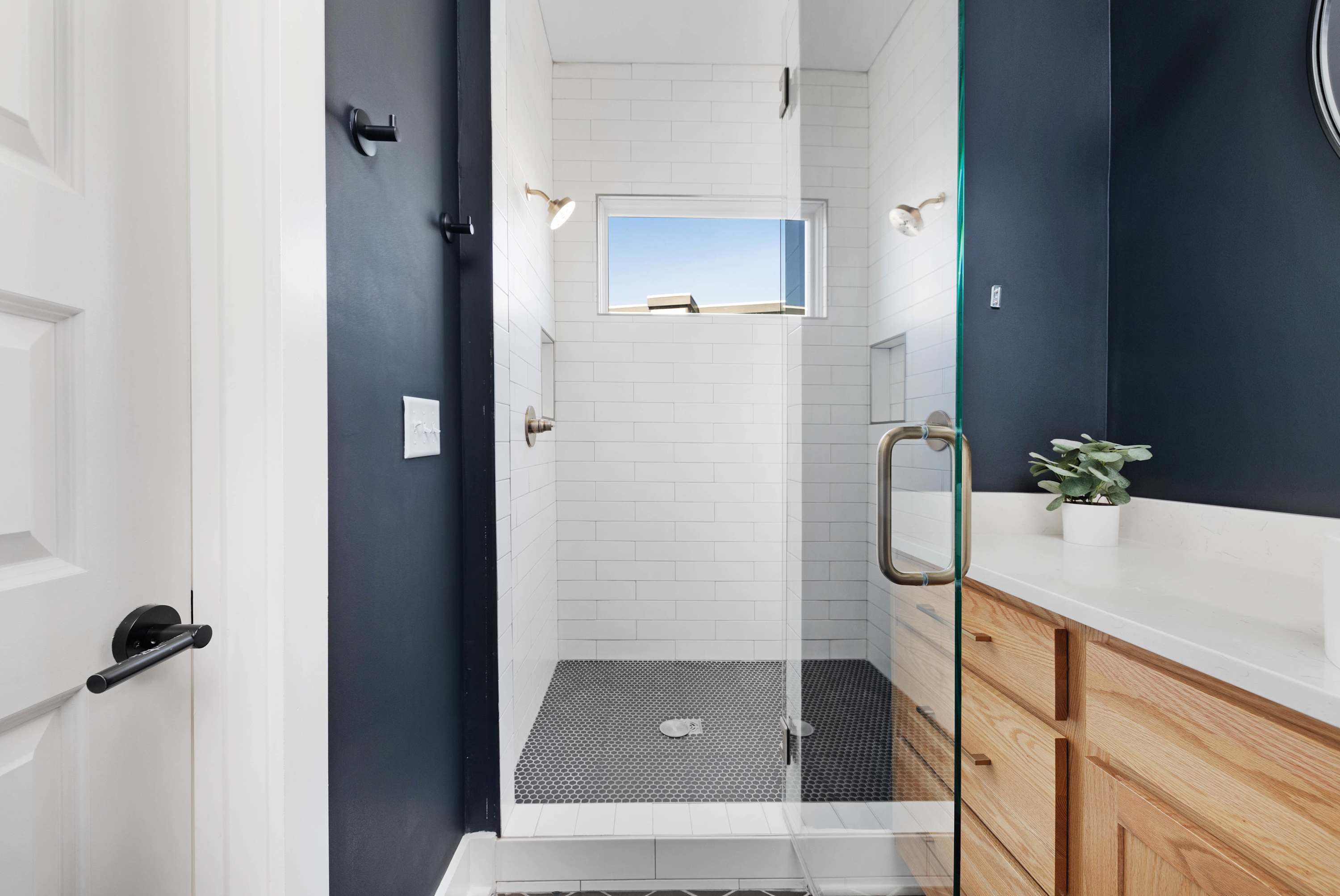 Full Bathroom 3