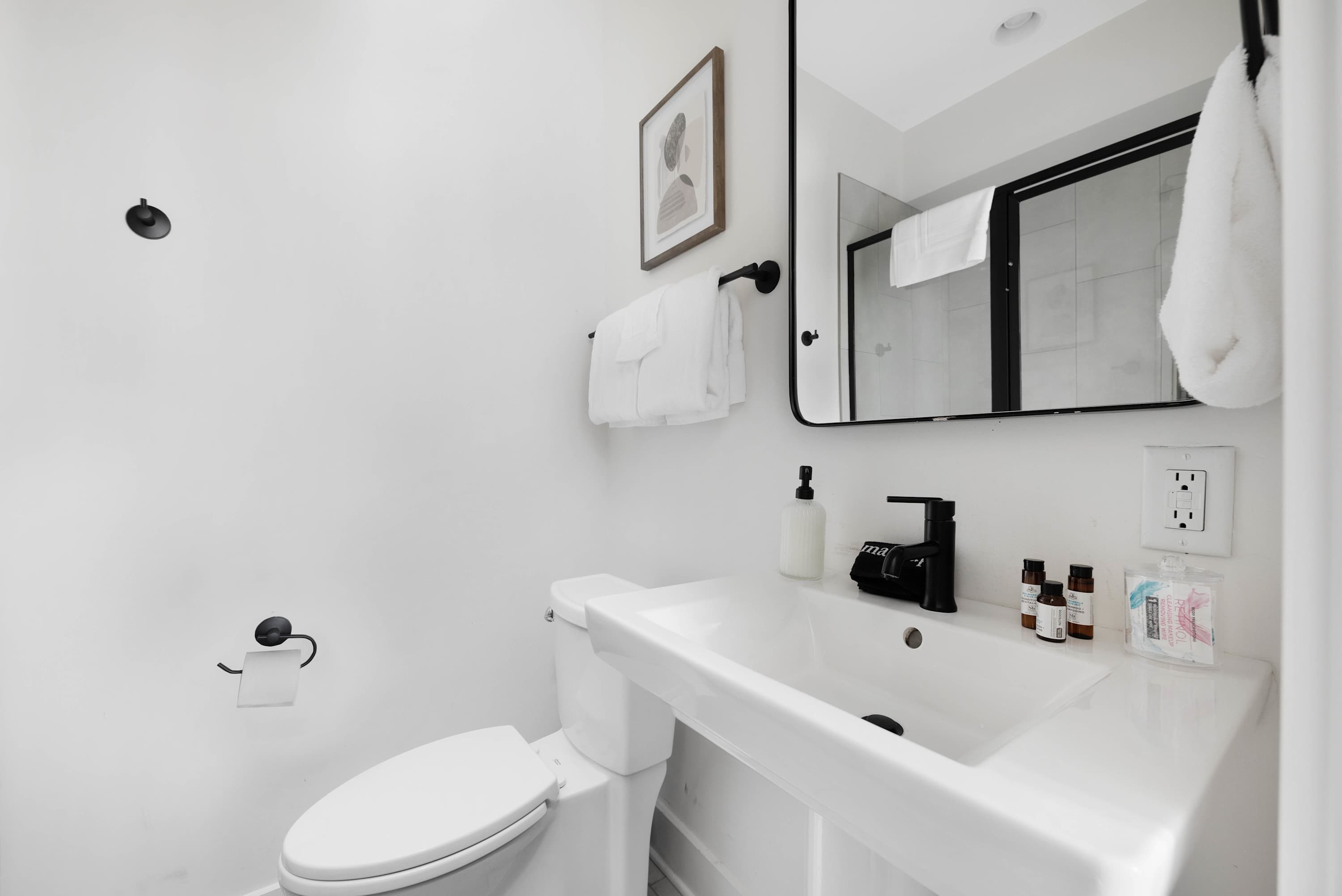 Full Bathroom 1