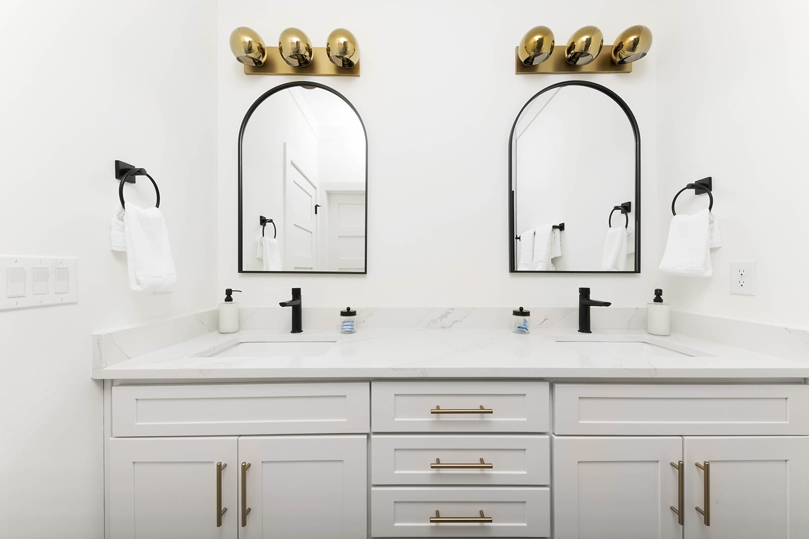 Full Bathroom 1