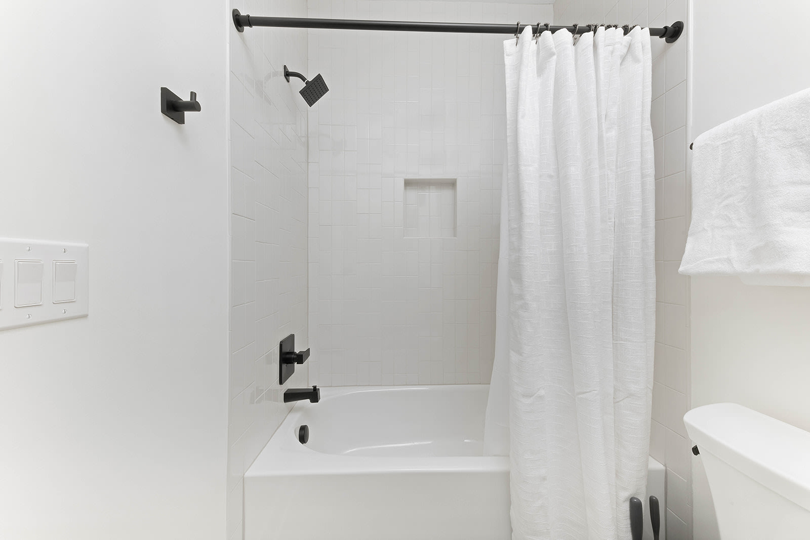 Full Bathroom 3