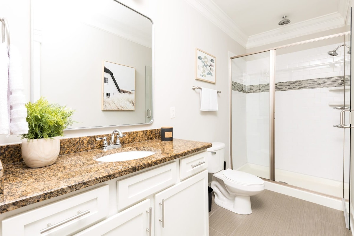 Full Bathroom 2