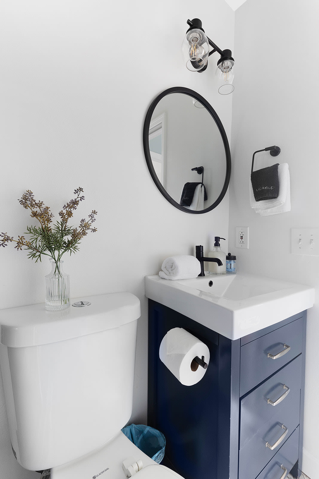 Full Bathroom 1