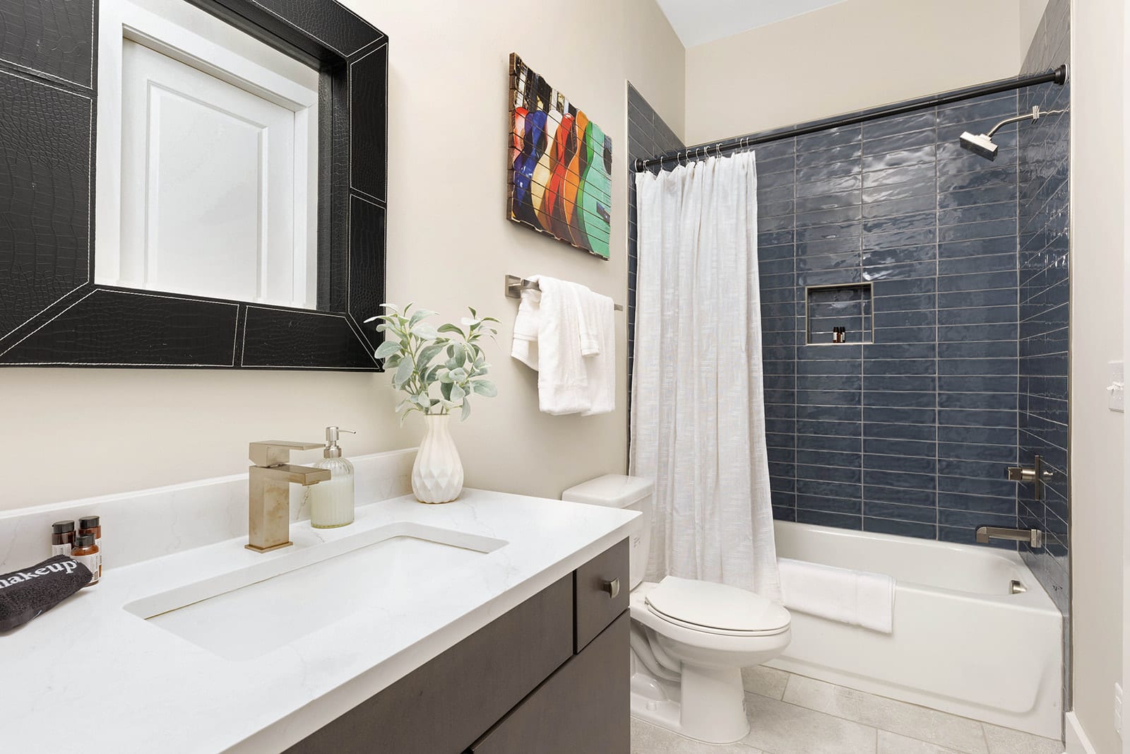 Full Bathroom 2