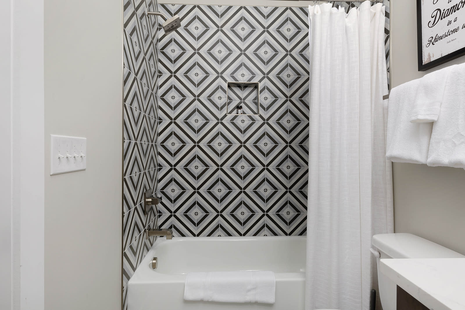 Full Bathroom 1
