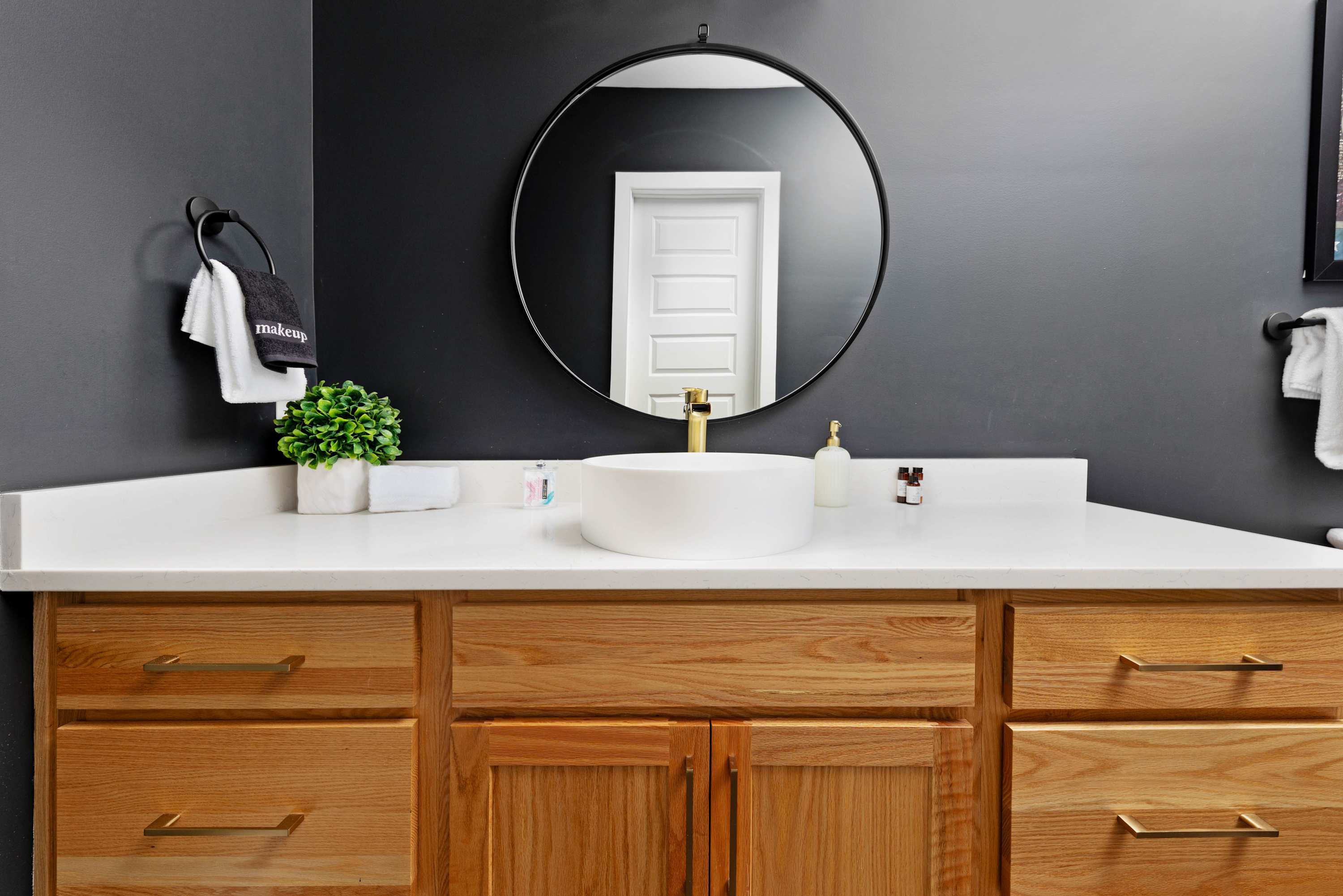 Full Bathroom 2