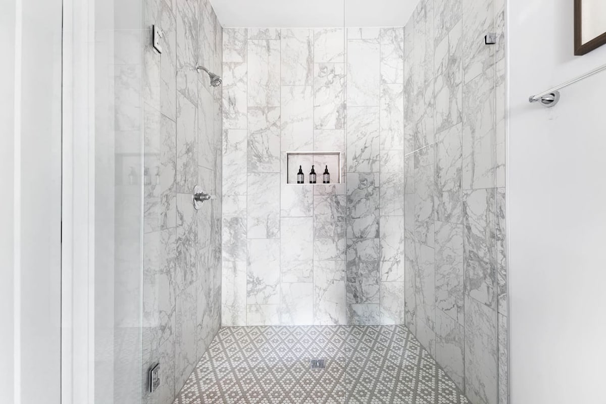 Full Bathroom 3