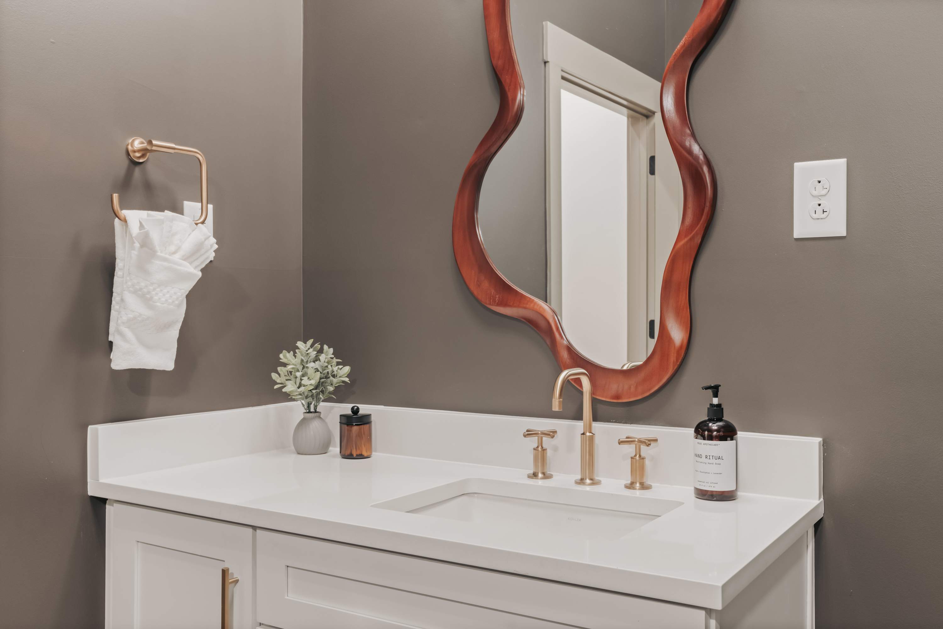 Full Bathroom 2