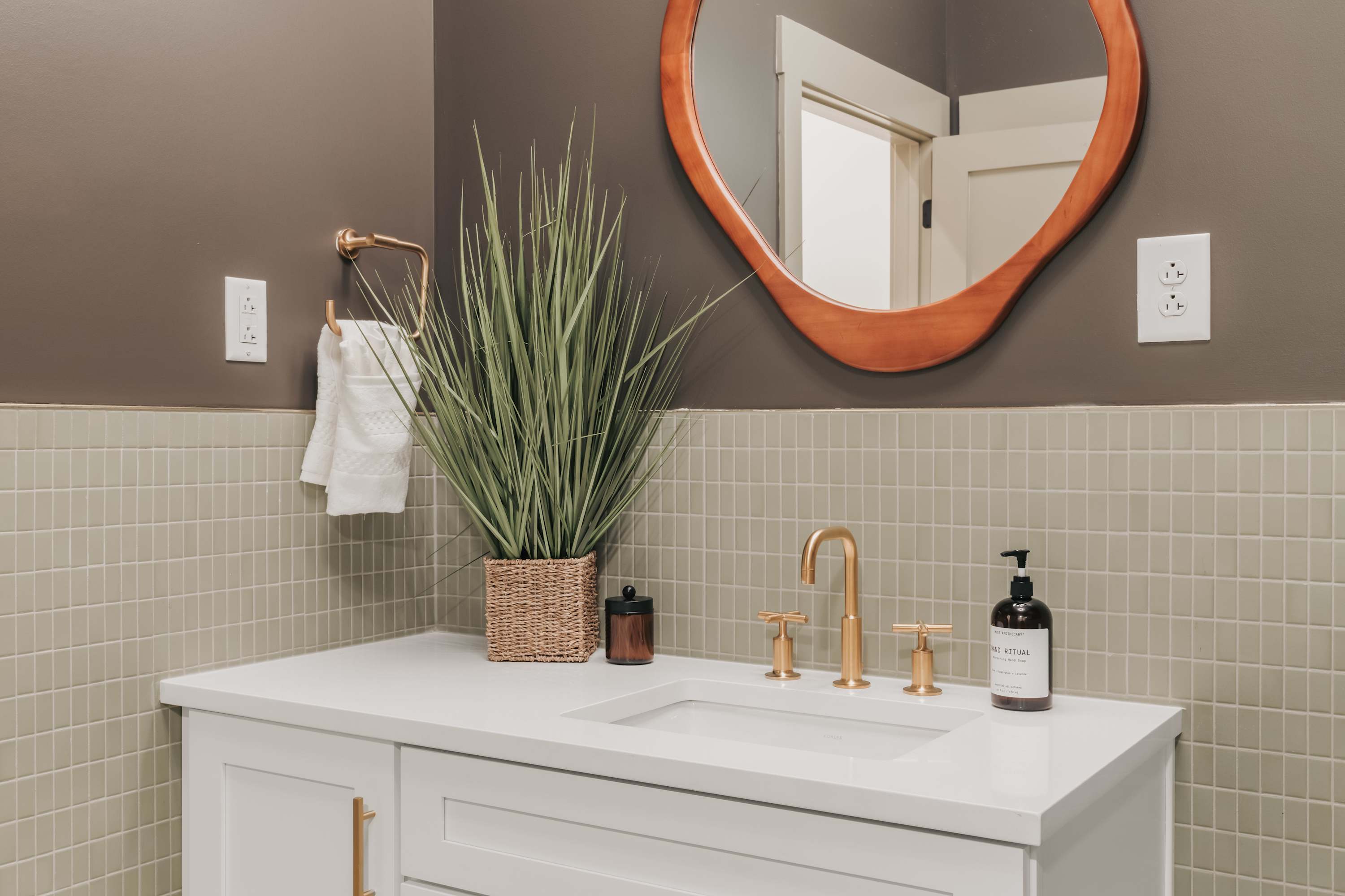 Full Bathroom 3